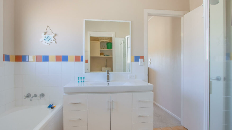 Hastings Cove Unit 21 Bathroom