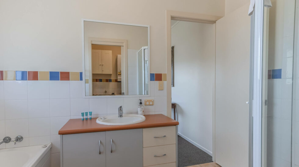 Hastings Cove Unit 24 Bathroom