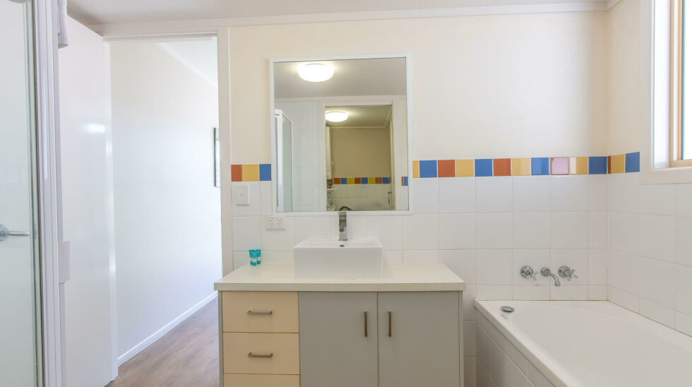 Hastings Cove Unit 25 Bathroom