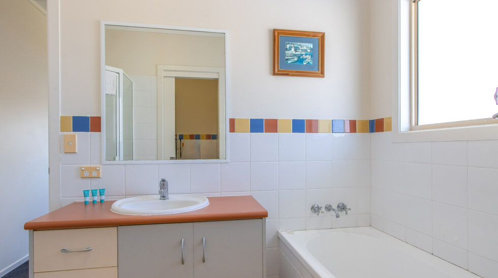 Hastings Cove Unit 23 Bathroom