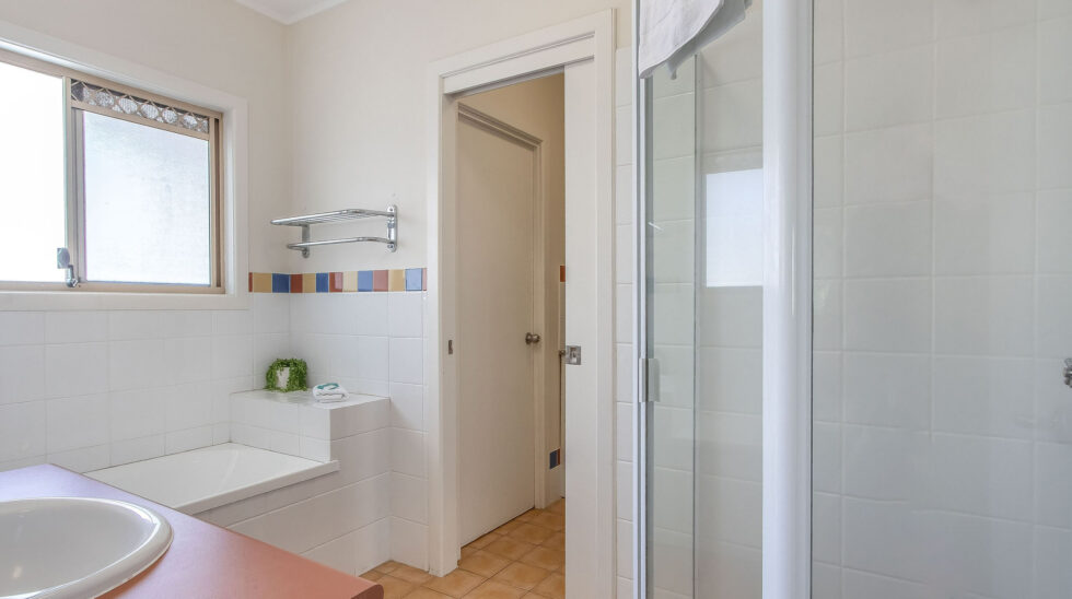 Hastings Cove Unit 23 Bathroom